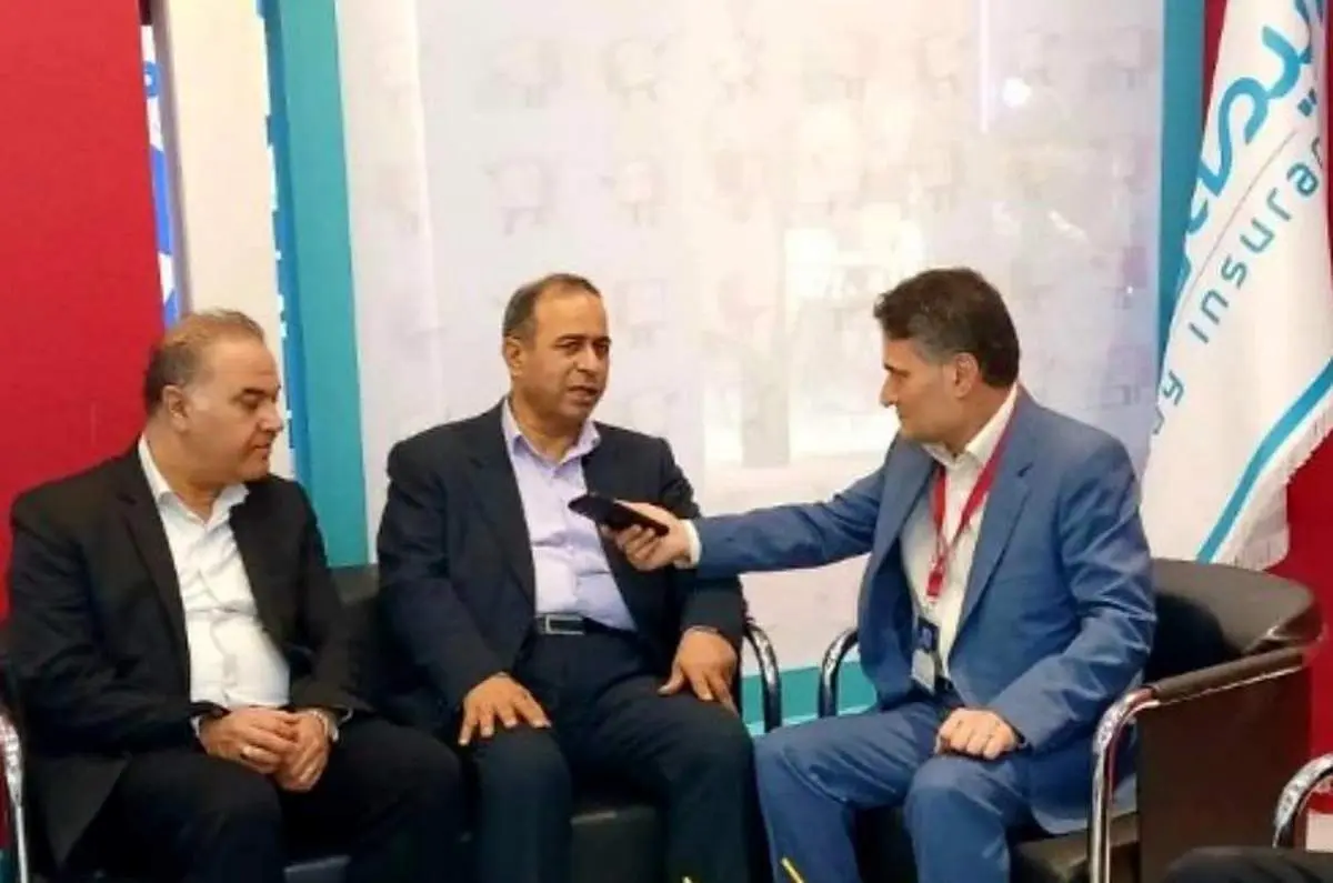 بازدید دبیرکل سندیکای بیمهگران ایران از غرفه بیمه دی در نمایشگاه صنعت مالی