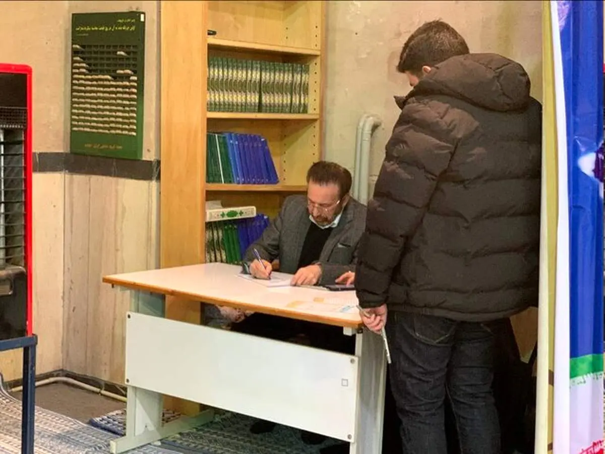 محمود واعظی و همسرش در انتخابات شرکت کردند