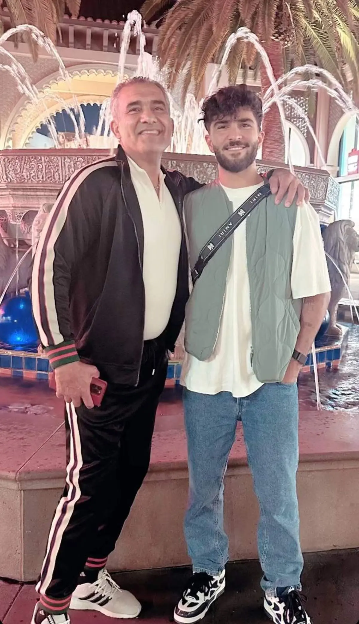 گردش پدر و پسری عابدزاده ها 