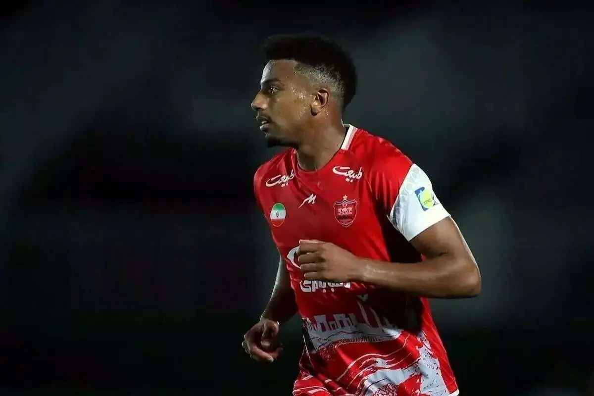 مدافع پرسپولیس بدون مذاکره خداحافظی کرد