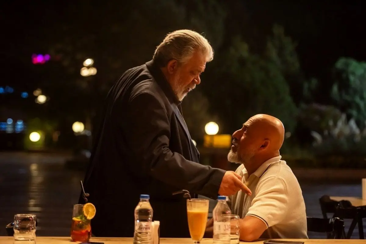 امیر آقایی و حسن پورشیرازی در «بدنام»

