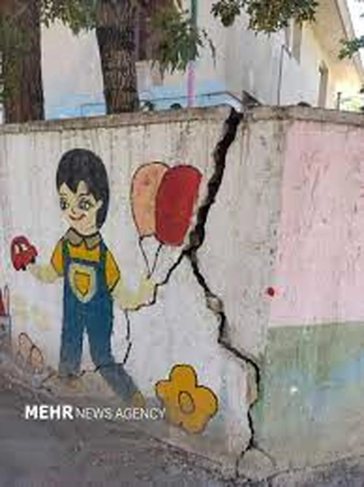 دستور تخلیه فوری 46 مدرسه در اصفهان به دلیل فرونشست زمین