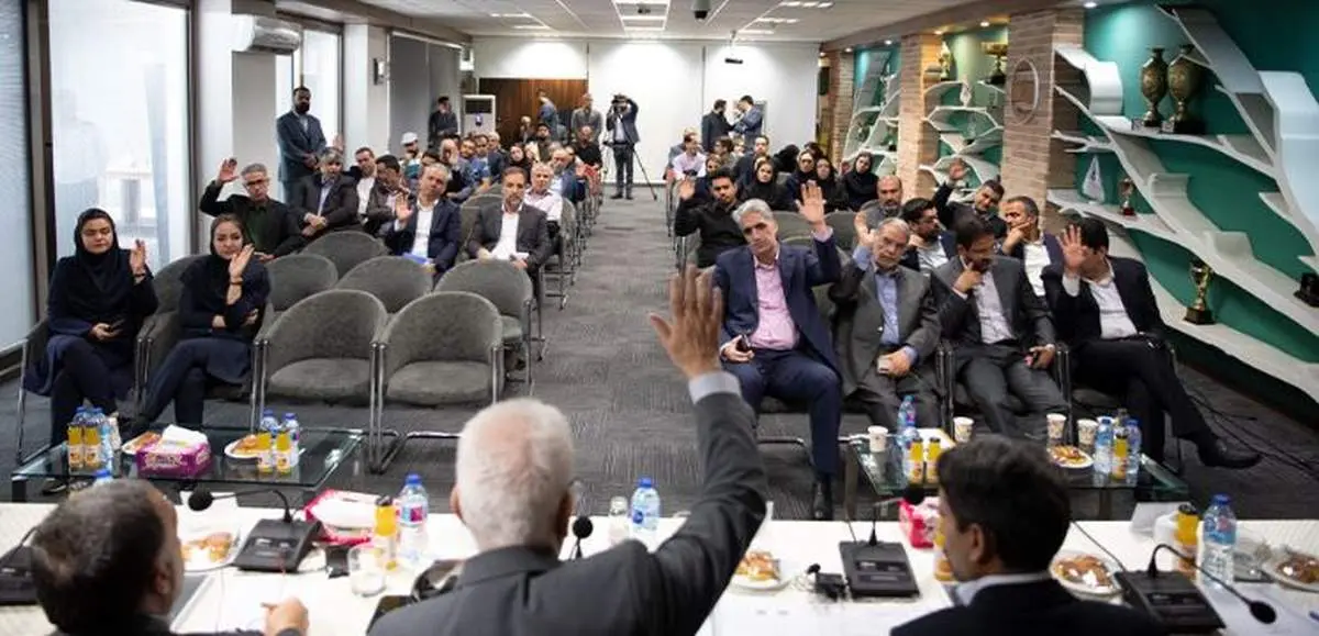 مهر تائید سهامداران بیمه رازی به عملکرد ۱۴۰۲/ برنامههای آینده حجتی تائید مجمع را گرفت