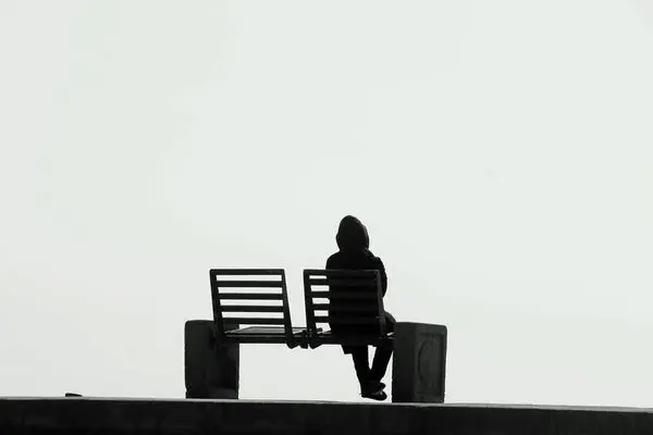 مهم‌ترین آسیب‌ها و عوارض تنهایی