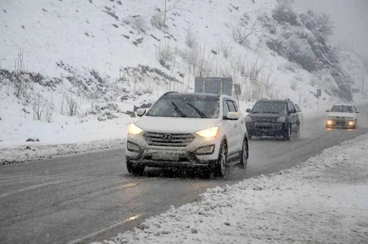 بارش برف شدید در این مناطق و لغزندگی جاده ها/ رانندگان احتیاط کنند