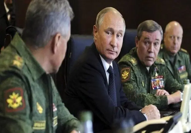 به دستور پوتین سن بازنشستگی نیروهای مسلح روسیه افزایش یافت