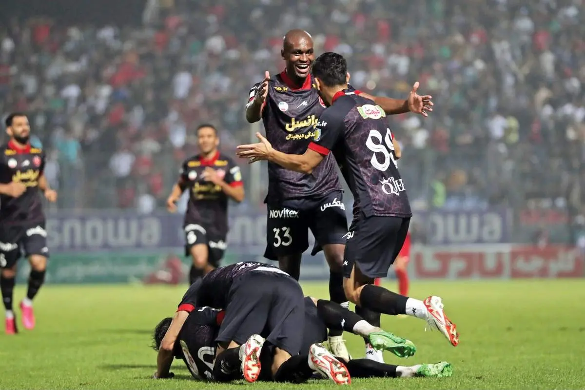 اوسمار قدرت رهبری پرسپولیس را ندارد / ترابی خوب بازی نمی‌کند چون می‌خواهد برود!