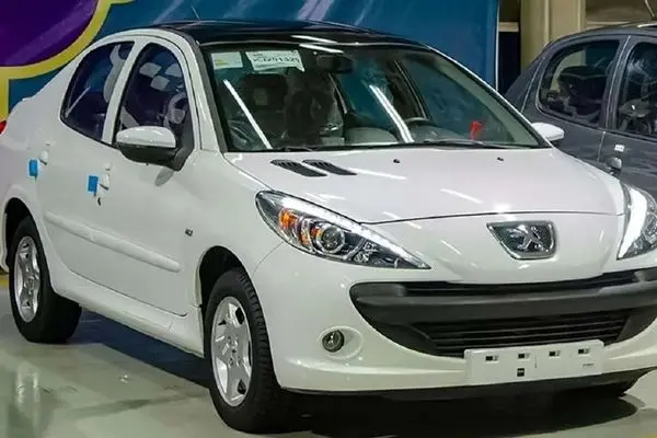 ویدیو/ 206 باخت نمیده یعنی این/ ببینید با چه وضعیتی داره به راهش توی جاده ادامه میده