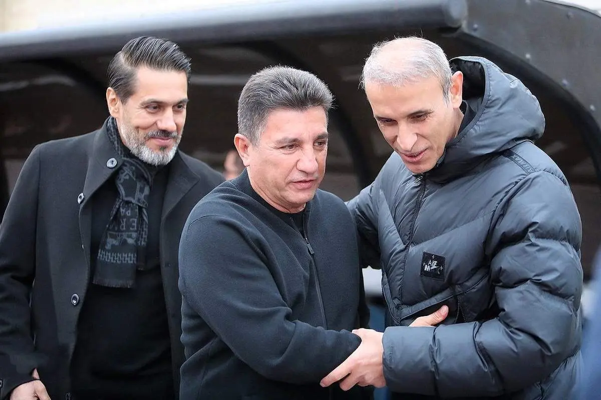 دفاع تمام قد قلعهنویی از گل محمدی