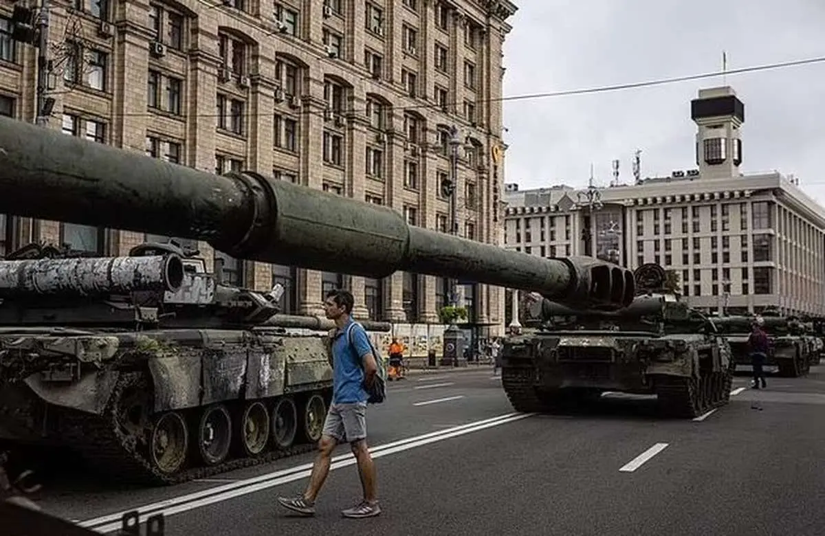 ببینید | تانک‌‌های واگنر؛ مهمان ناخوانده خیابان‌های روستوف