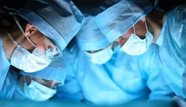جراحی رباتیک در ایران 12 ساله شد
