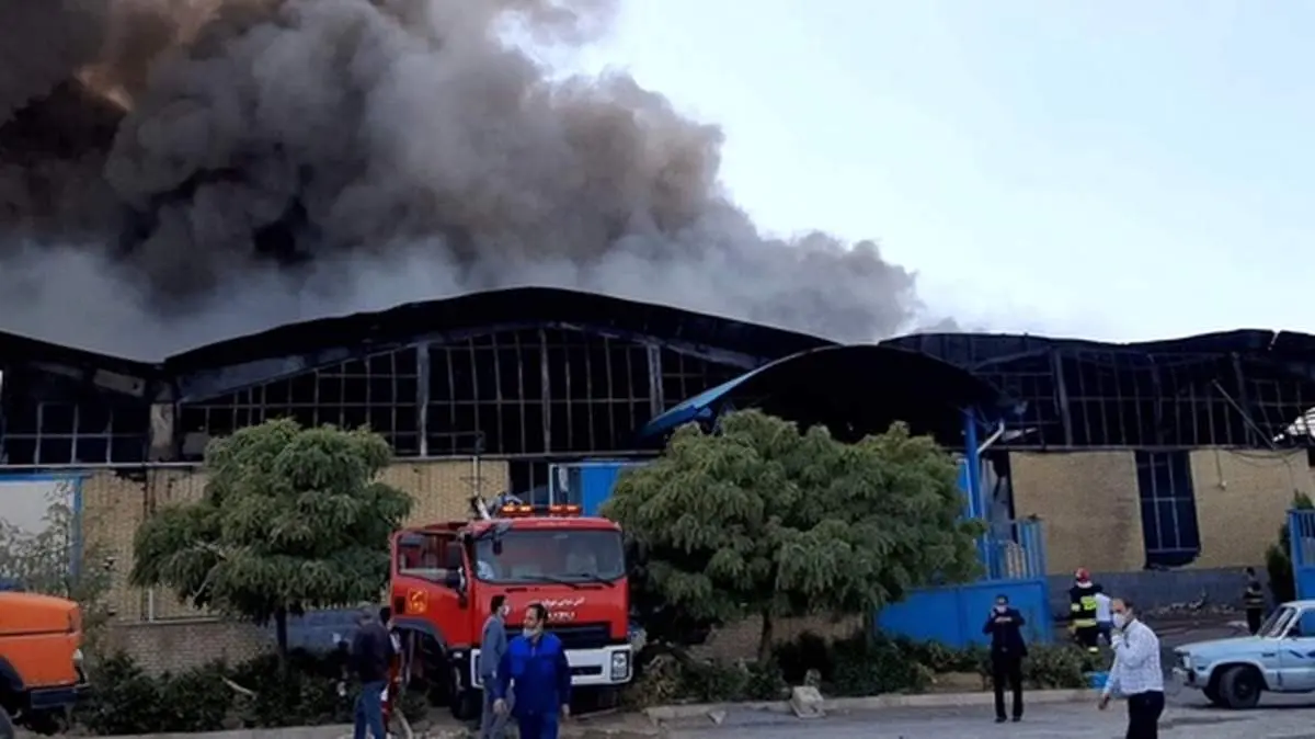 آتشسوزی در کارخانه نرگس پلیمر میبد/ویدیو