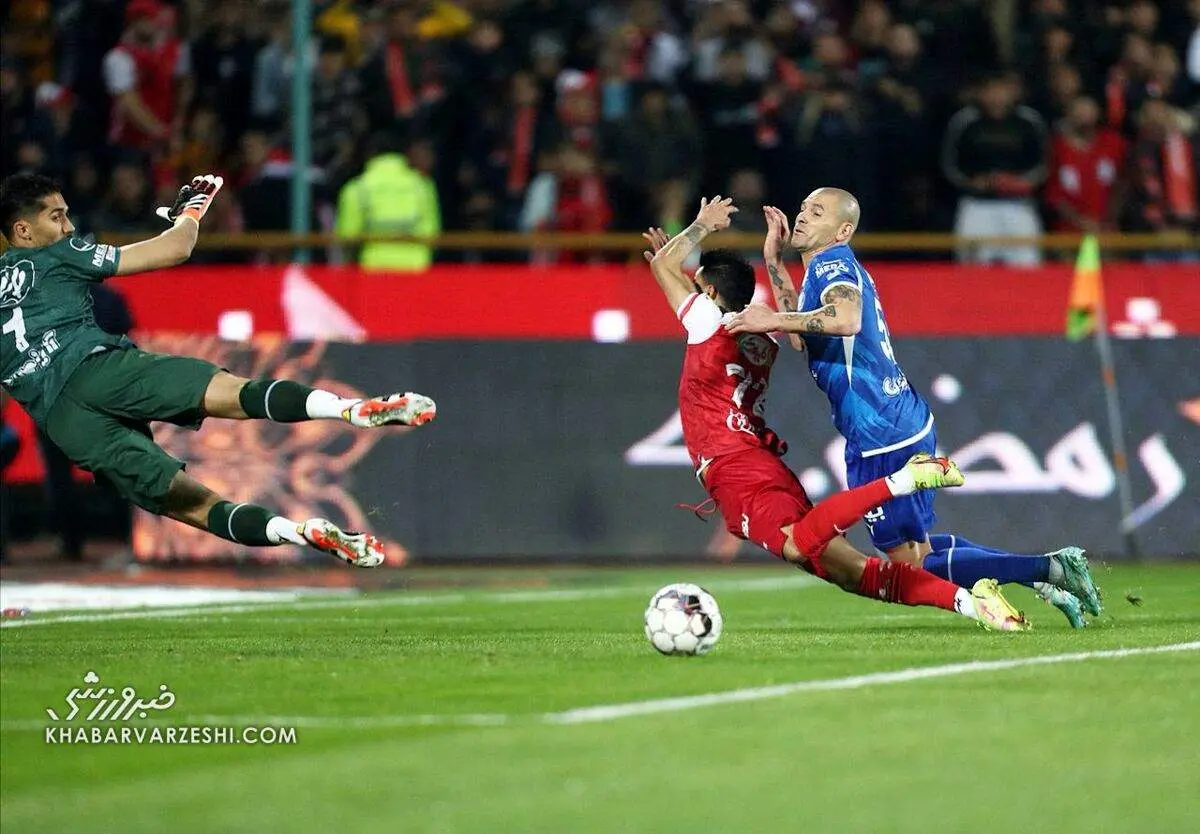 داور استقلالی بود این صحنه های دربی را ندید؟!/ تصاویر