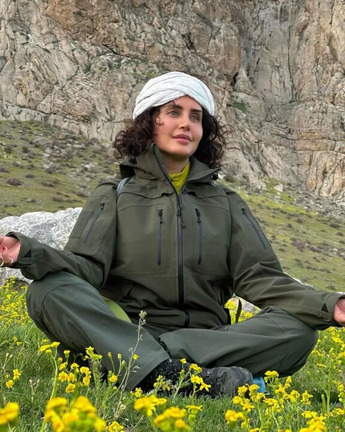 عکس/ پوشش الناز شاکردوست در بیستون کرمانشاه