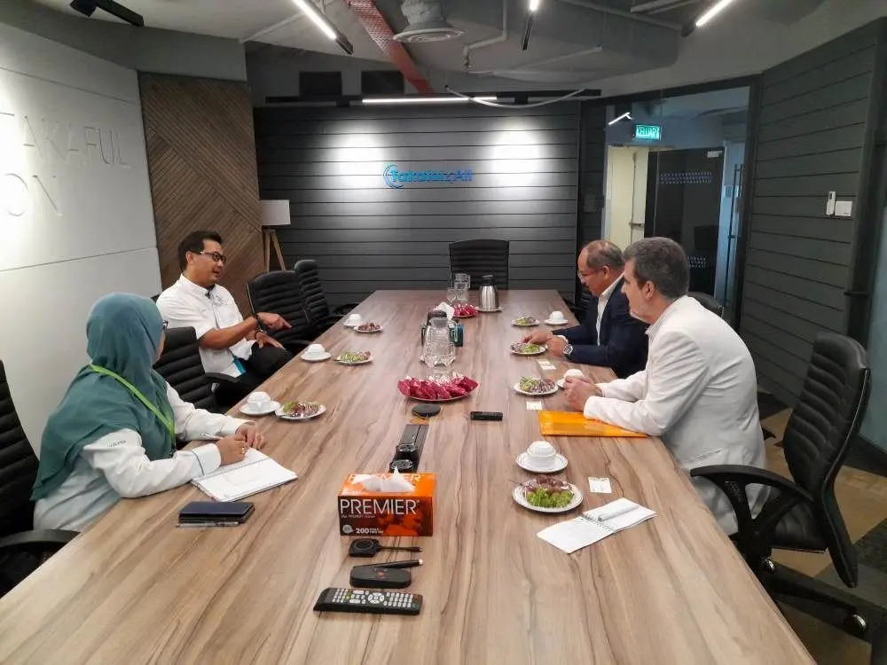 دیدار رئیس پژوهشکده بیمه با مدیر عامل انجمن تکافل مالزی و مدیران شرکت تکافل مالزی