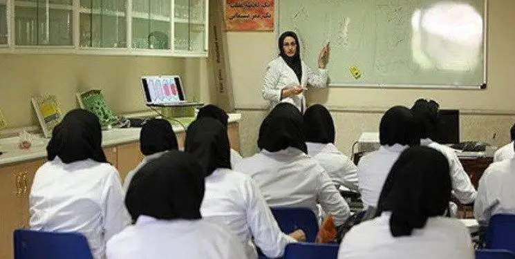 بیش از 40 درصد استادان علوم پزشکی شهید بهشتی زنان هستند