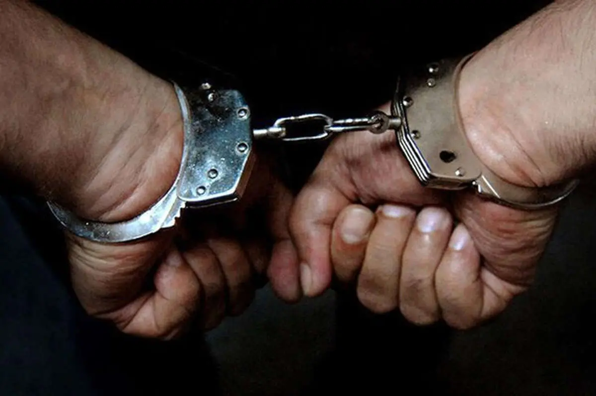 بازداشت یک شرور در حین چاقوکشی
