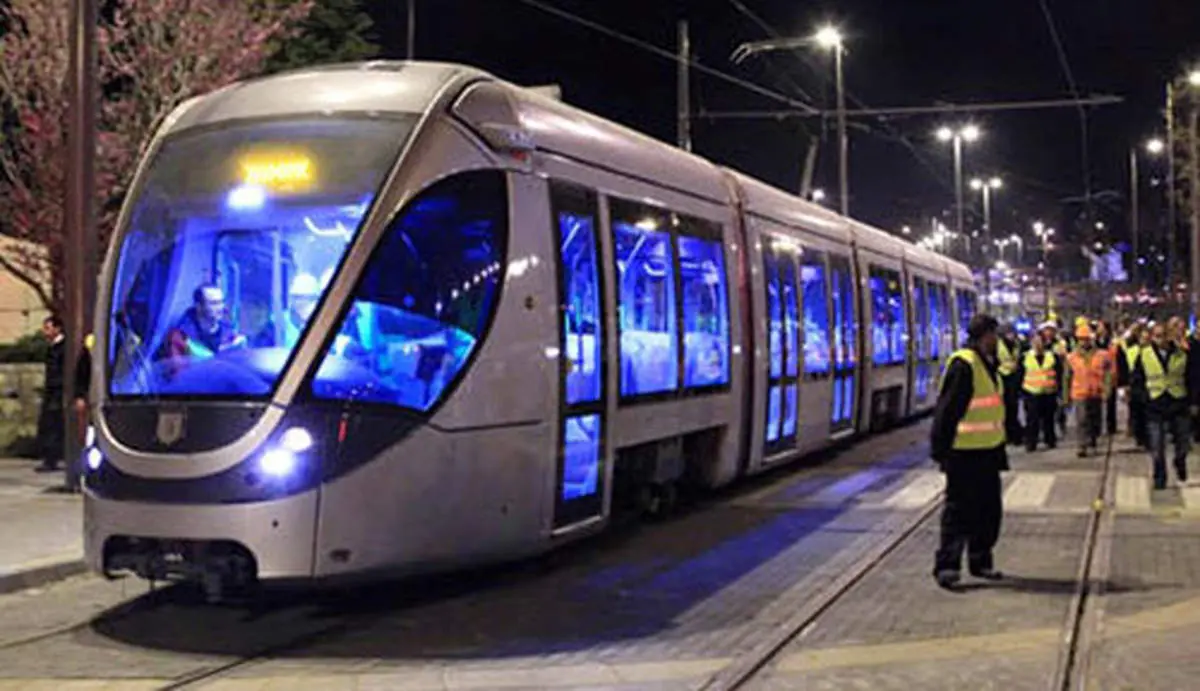 افسانه تراموا این بار با چرخهای لاستیکی!