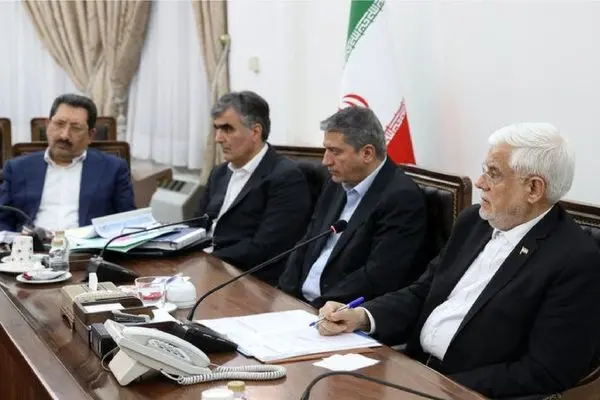 عارف: یک تقسیم کار بین‌المللی برای ضربه زدن به اقتصاد ایران ایجاد شده است