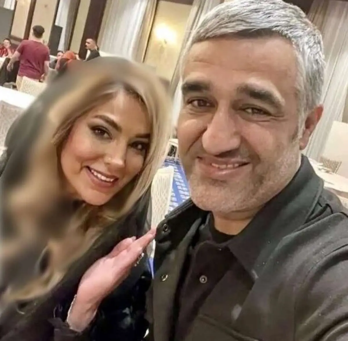 حضور درخشان همسر پژمان جمشیدی در جشنواره کن با طراحی لباس ایرانی!