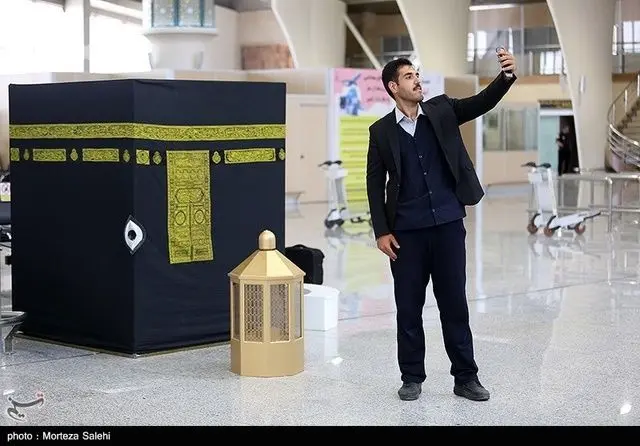 ببینید | سلفی با کعبه در فرودگاه اصفهان