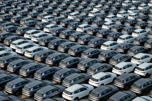 ابلاغ قانون جدید واردات خودرو/ از فردا این فراد می‌توانند خودرو وارد کنند