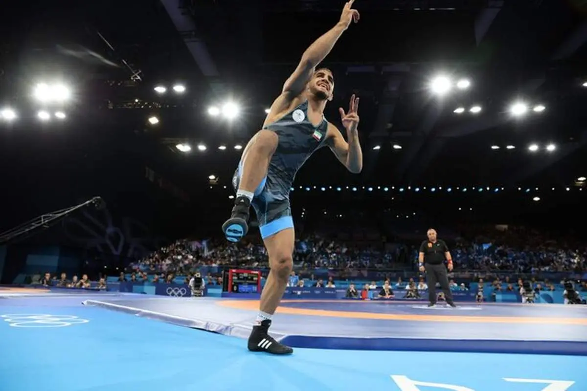 ساعت کشتی عموزاد و آذرپیرا امروز دوشنبه ۲۴ شهریور در مسابقات جهانی کشتی آزاد