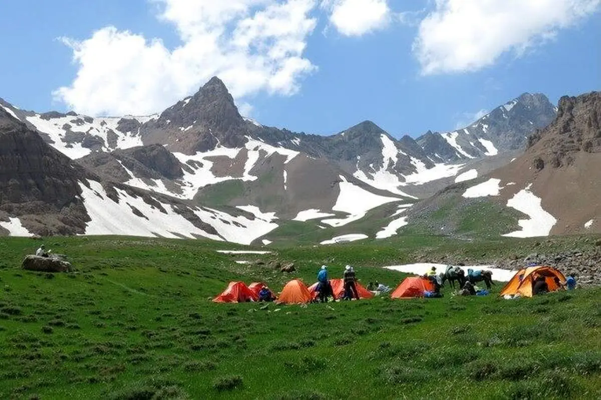 علم‌کوه سفیدپوش شد/ عکس