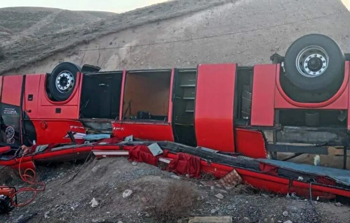اتوبوس محور اسفراین به بجنورد واژگون شد/ 2 فوتی، 15 مصدوم