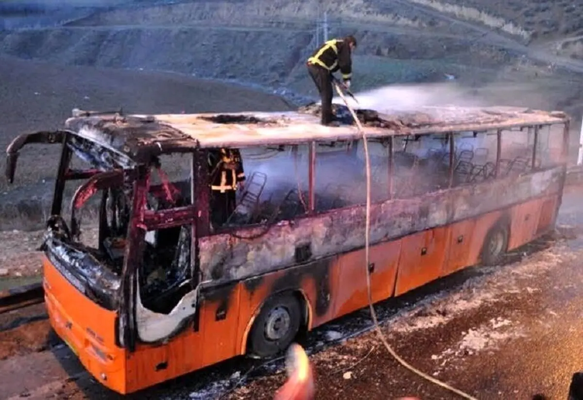 یک اتوبوس مسافربری در کرمان آتش گرفت/ ۲۸ نفر کشته و زخمی شدند