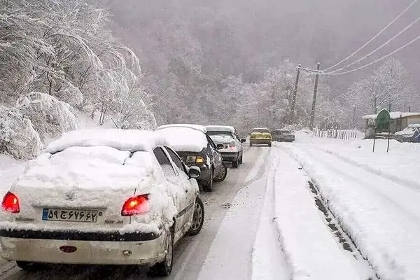 بارش برف شدید فردا دوشنبه 4 فروردین در این مناطق/ جاده ها مه‌آلود و لغزنده