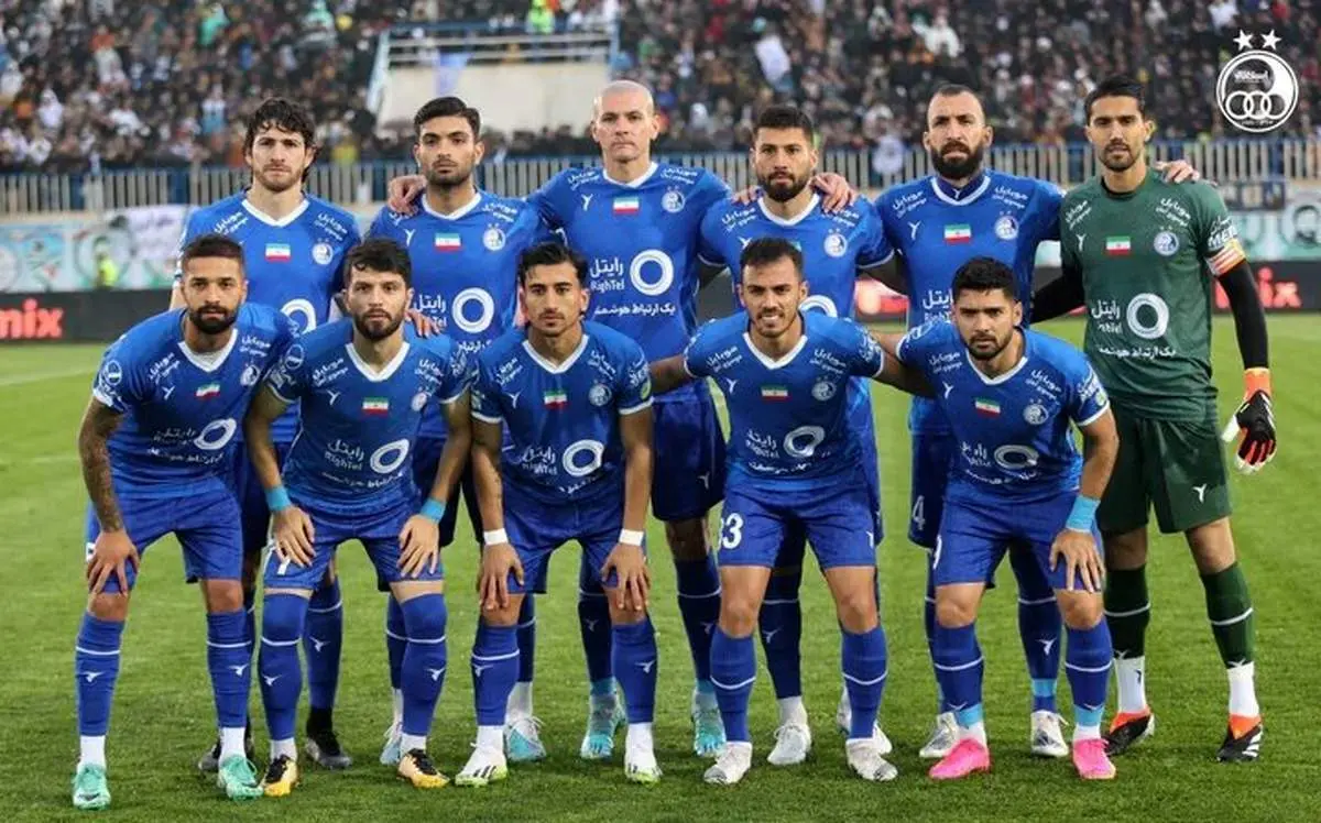 همسر و فرزندان ستاره استقلال در دربی/ عکس