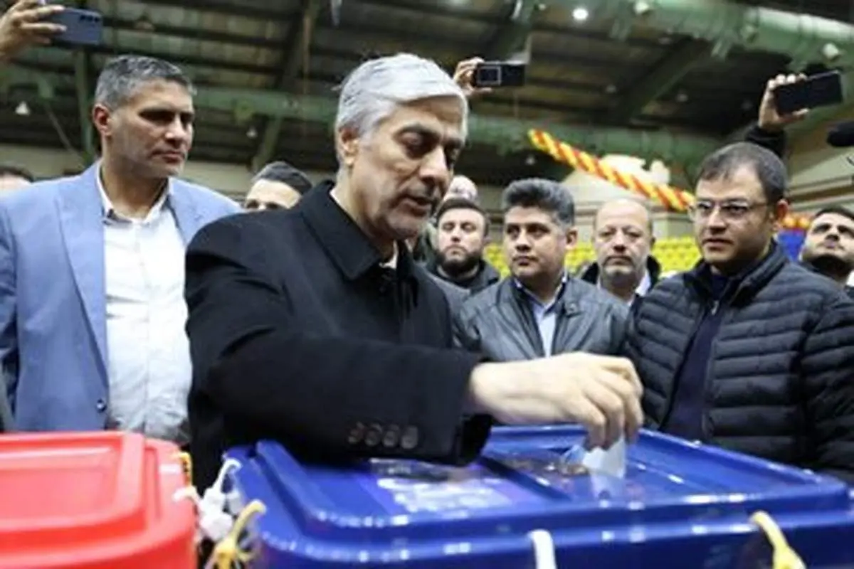 کیومرث هاشمی: جامعه ورزش مثل همیشه کنار مردم هستند