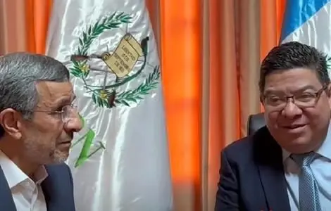 هدیه ۳ میلیون تومانی احمدی نژاد برای برای وزیر گواتمالایی +عکس