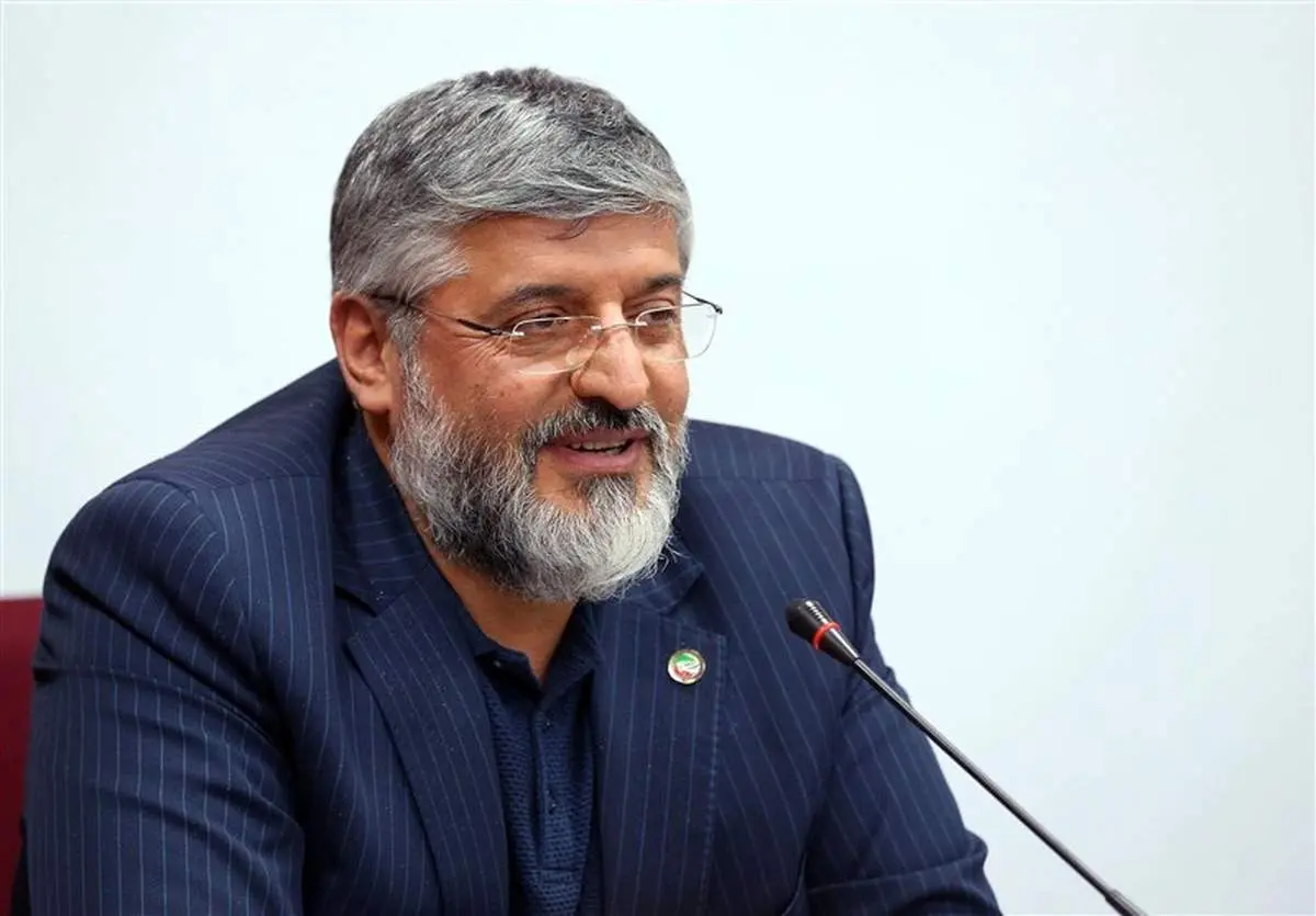 ببینید | پاسخهای عجیب پولادگر درباره استعفای وزیر ورزش