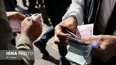 فاصله ۲۰۰۰ تومانی نرخ خرید و فروش دلار در کف بازار