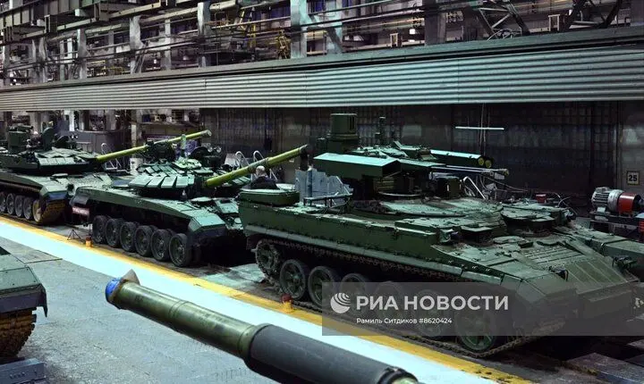 رونمایی از خط تولید تانک در روسیه+عکس