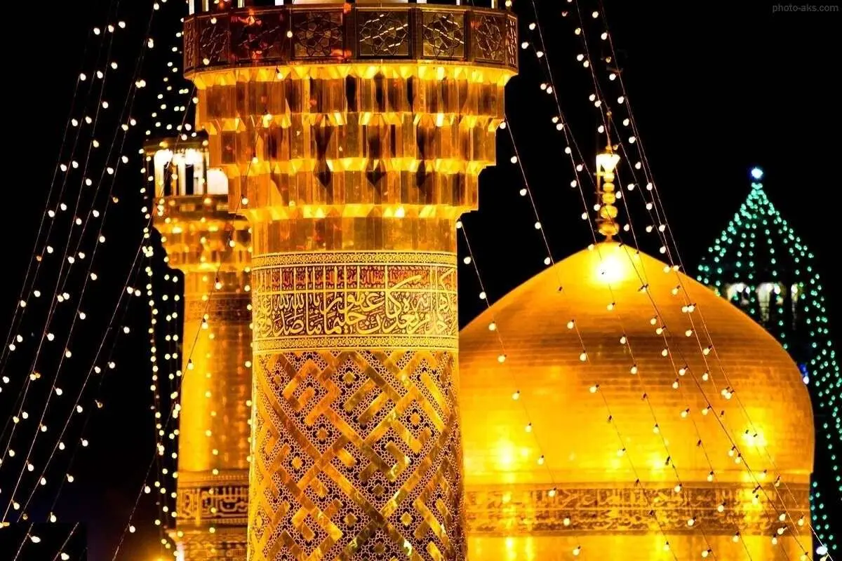 اقامه نماز آیات هم زمان با خسوف در حرم مطهر رضوی