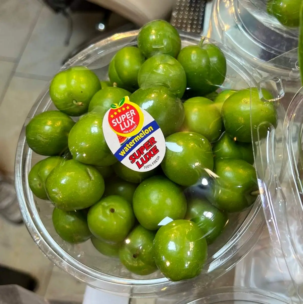 ترفند یک میوهفروش برای قالب کردن گوجه سبز خارجی!