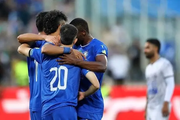 استقلال به دنبال جذب مربی رومانیایی است