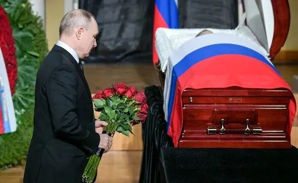 وداع پوتین با لبدوف با یک دسته گل