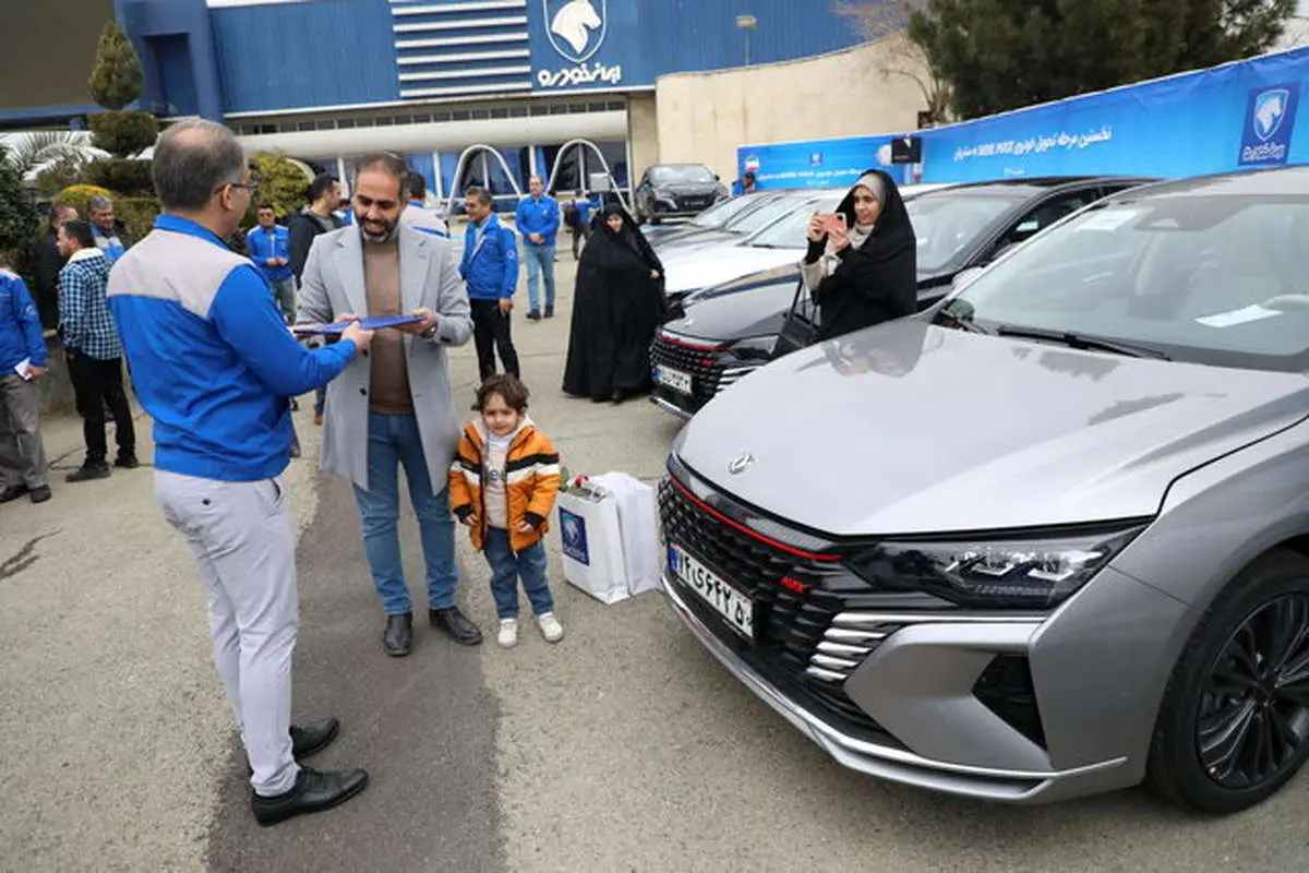 تحویل اولین خودروهای وارداتی ایران‌خودرو به مشتریان