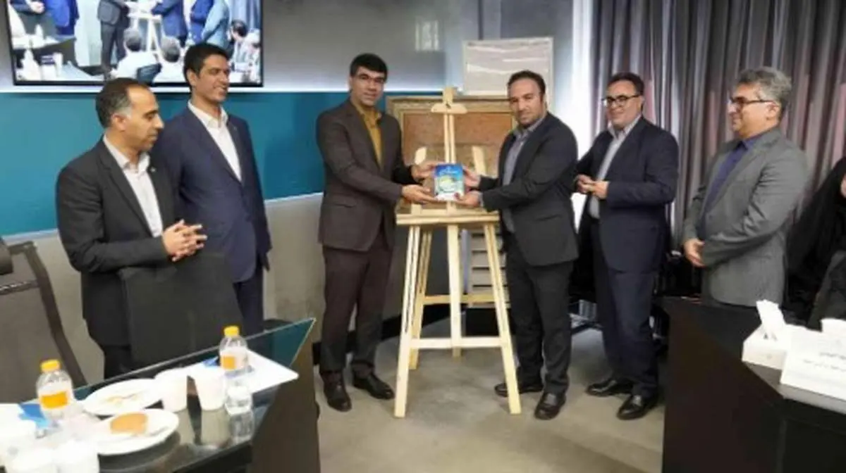 رونمایی از کتاب «اعتبار اسنادی» با حضور مدیرعامل بانک توسعه تعاون