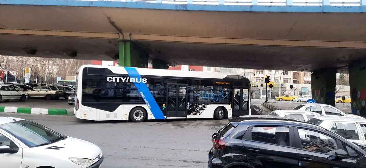 اولین اتوبوس‌ برقی پایتخت در خیابان ولی‌عصر+عکس