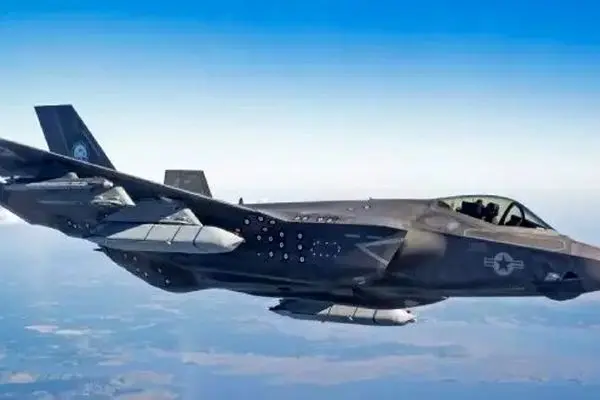 پرواز جنگنده‌های اف-۳۵ آمریکا در سواحل ونزوئلا