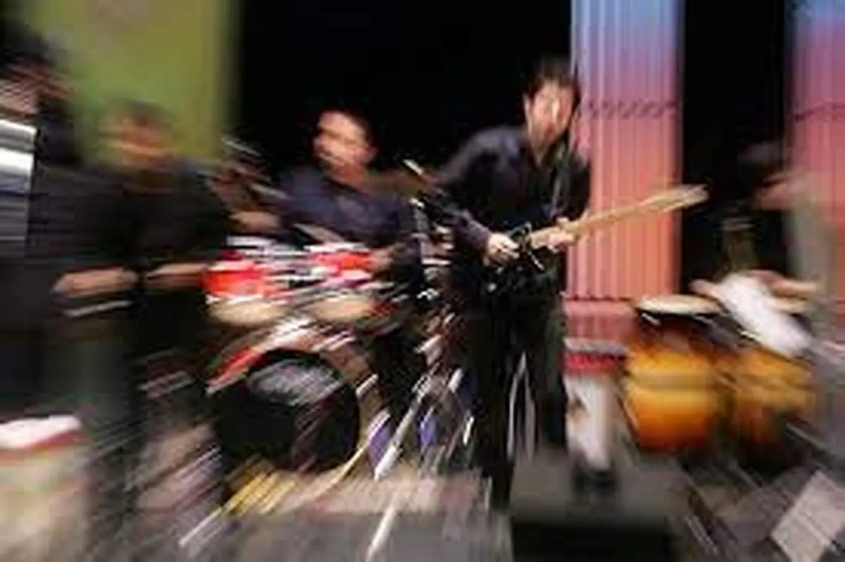 ممنوعه:
چند خواننده سمنانی بازداشت شدند/ پلیس گفته زیرزمینی بوده اند