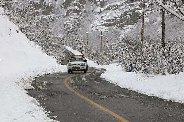  ۳۰ جاده بخاطر برف و یخبندان مسدود هستند/ اسامی محورها