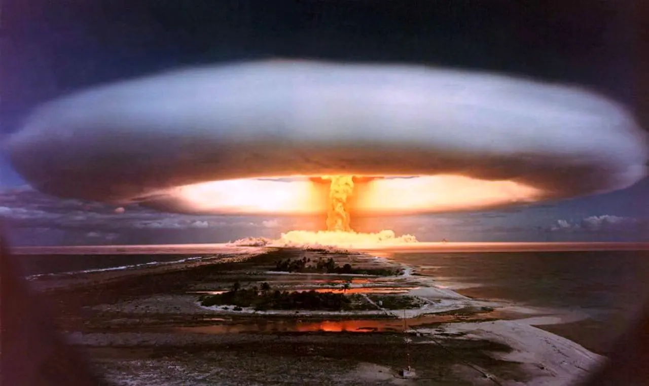 ببینید | تصاویر وحشتناک آزمایش بمب هیدروژنی و قدرت انفجار باورنکردنی آن
