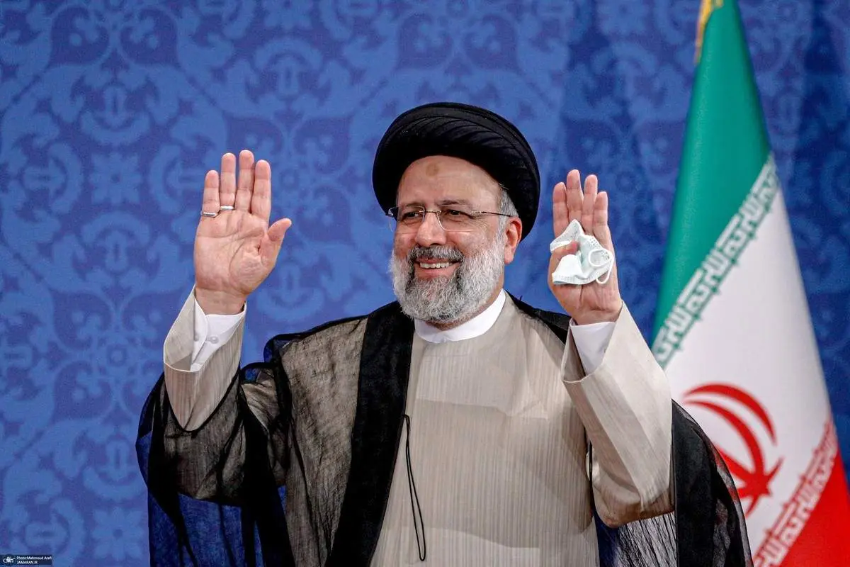 دفاع رسانه جبهه پایداری از بی رقیب بودن رئیسی در انتخابات خبرگان!