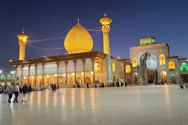 ببینید/ نجات معجزه‌آسا توریست‌های اسپانیایی از حمله تروریستی به شاهچراغ